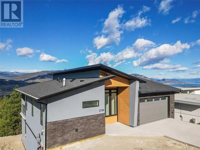 2799 Hawthorn Drive, House detached with 3 bedrooms, 3 bathrooms and 4 parking in Penticton BC | Image 2
