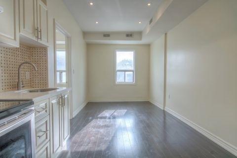 02 - 180 Carlton St, House attached with 2 bedrooms, 2 bathrooms and null parking in Toronto ON | Image 2