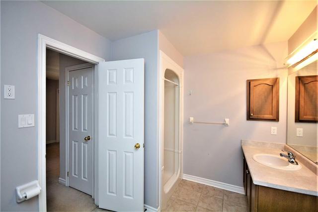 5 Palmer Dr, House detached with 2 bedrooms, 3 bathrooms and 4 parking in Barrie ON | Image 12