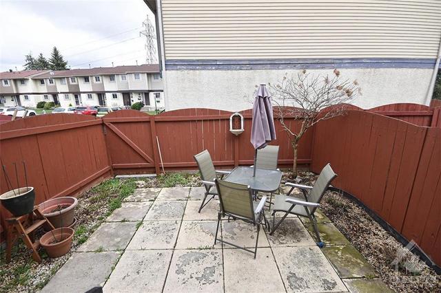 1798 Stonehenge Crescent, Townhouse with 3 bedrooms, 2 bathrooms and 1 parking in Ottawa ON | Image 20
