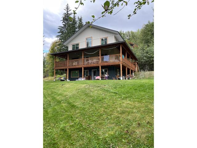 1308 Mountain Station Road, House detached with 7 bedrooms, 4 bathrooms and 5 parking in Central Kootenay E BC | Image 1