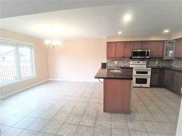 828 Brandenburg Blvd, House detached with 3 bedrooms, 4 bathrooms and 4 parking in Waterloo ON | Image 2