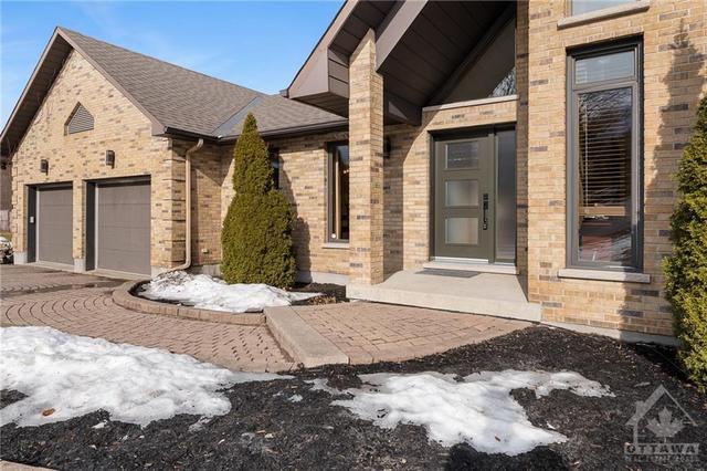 1085 Moffatt Drive, House detached with 4 bedrooms, 4 bathrooms and 10 parking in Ottawa ON | Image 3