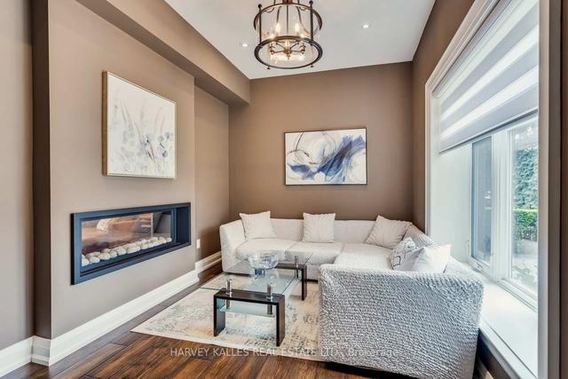 243 Armour Blvd, House detached with 4 bedrooms, 5 bathrooms and 8 parking in Toronto ON | Image 2