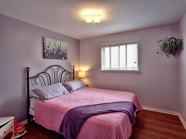 30 Omega Sq, House attached with 4 bedrooms, 4 bathrooms and 4 parking in Brampton ON | Image 6