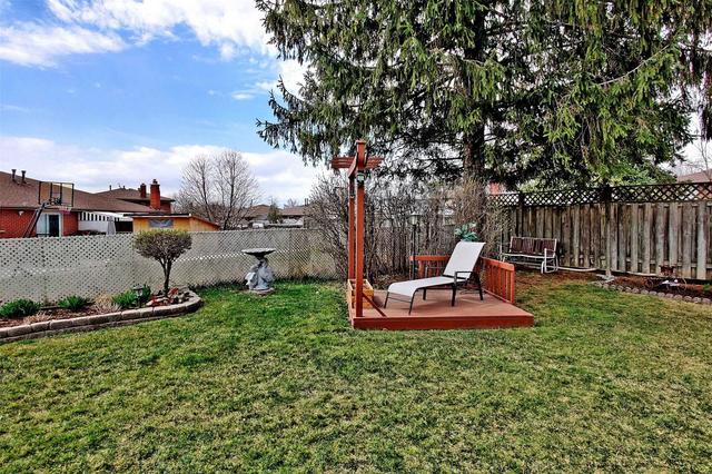 229 Centre St N, House detached with 4 bedrooms, 2 bathrooms and 4 parking in Brampton ON | Image 35