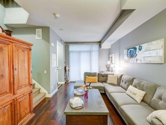 th102 - 1 Valhalla Inn Rd, Townhouse with 3 bedrooms, 3 bathrooms and 1 parking in Toronto ON | Image 4