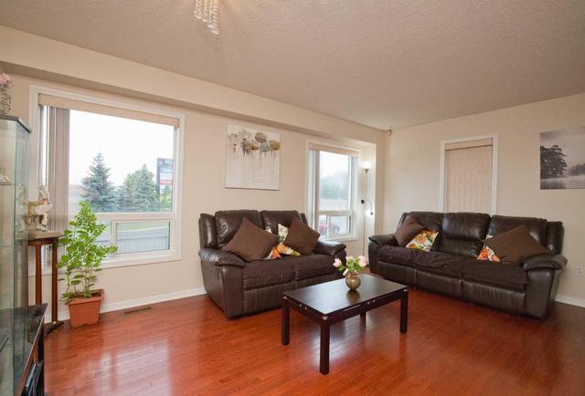 103 - 2 Clay Brick Crt, Townhouse with 3 bedrooms, 3 bathrooms and 1 parking in Brampton ON | Image 3