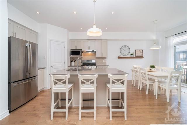 964 Cobble Hill Drive, Townhouse with 3 bedrooms, 3 bathrooms and 3 parking in Ottawa ON | Image 6