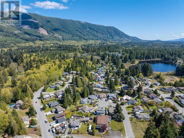 212 Cowichan Ave E, House detached with 4 bedrooms, 3 bathrooms and 4 parking in Lake Cowichan BC | Image 12