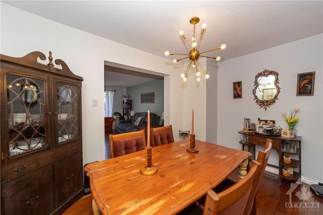 1381 Cahill Drive, Townhouse with 3 bedrooms, 2 bathrooms and 1 parking in Ottawa ON | Image 10