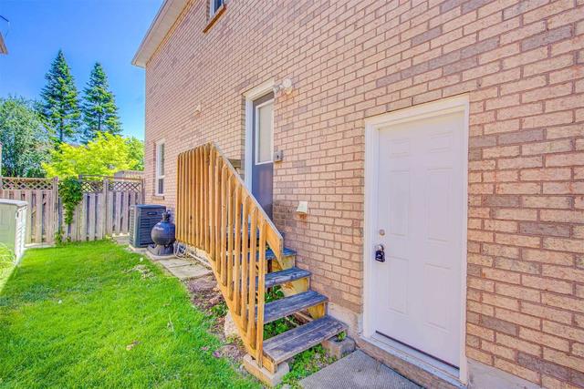 29 Ravenview Dr, House detached with 4 bedrooms, 4 bathrooms and 4 parking in Whitby ON | Image 26