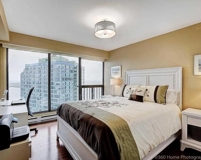 3512 - 55 Harbour Sq, Condo with 2 bedrooms, 2 bathrooms and 1 parking in Toronto ON | Image 16