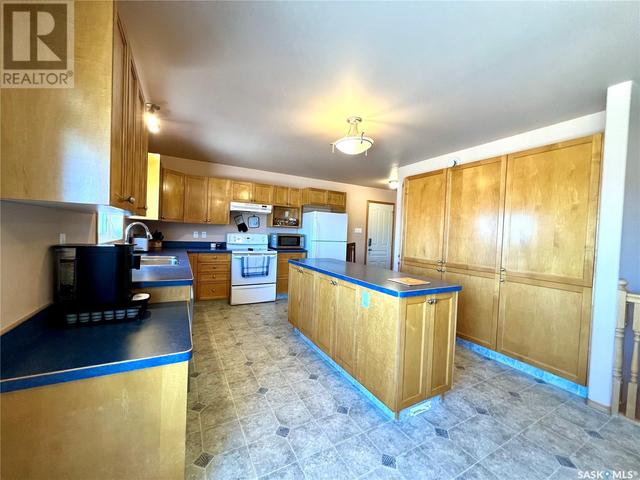 516 Brownlee Street, House detached with 5 bedrooms, 3 bathrooms and null parking in Morse SK | Image 8