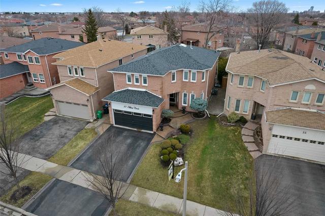 37 Atkins Circ, House detached with 5 bedrooms, 3 bathrooms and 6 parking in Brampton ON | Image 12