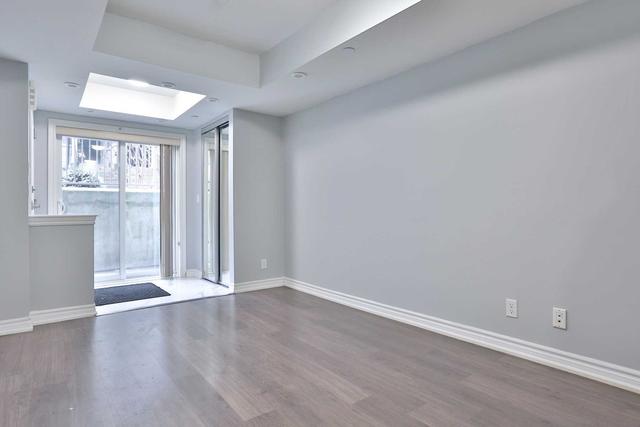 10 - 140 Long Branch Ave N, Townhouse with 1 bedrooms, 1 bathrooms and 1 parking in Toronto ON | Image 2