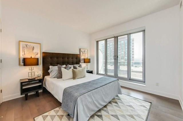 906 - 55 Front St E, Condo with 2 bedrooms, 2 bathrooms and 1 parking in Toronto ON | Image 9