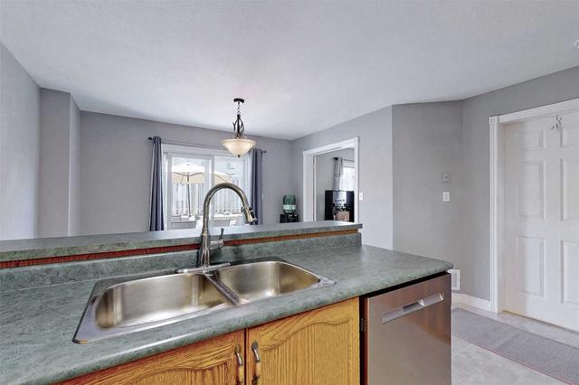 73 Downing Cres, House attached with 3 bedrooms, 3 bathrooms and 3 parking in Barrie ON | Image 7