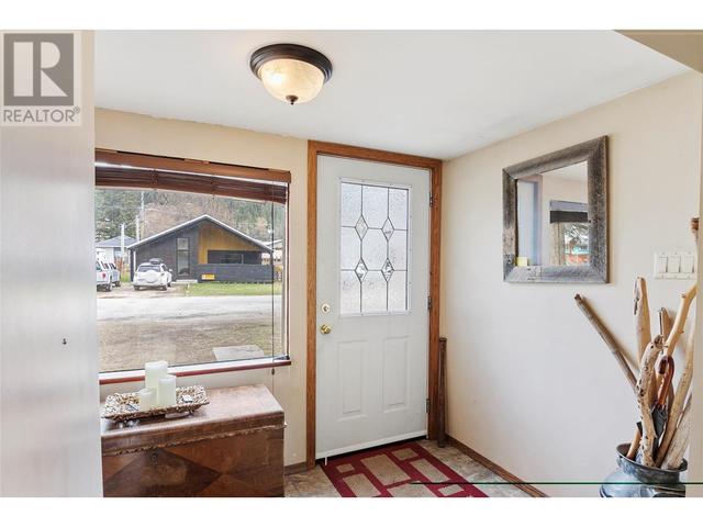 1419 Third Street W, House detached with 1 bedrooms, 1 bathrooms and 2 parking in Revelstoke BC | Image 3