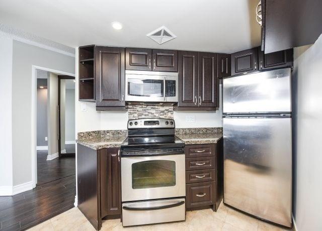 1414 - 250 Webb Dr, Condo with 2 bedrooms, 2 bathrooms and 2 parking in Mississauga ON | Image 8