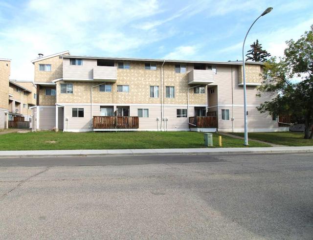323 - 9736 82 Avenue, Condo with 2 bedrooms, 1 bathrooms and 1 parking in Grande Prairie AB | Image 1