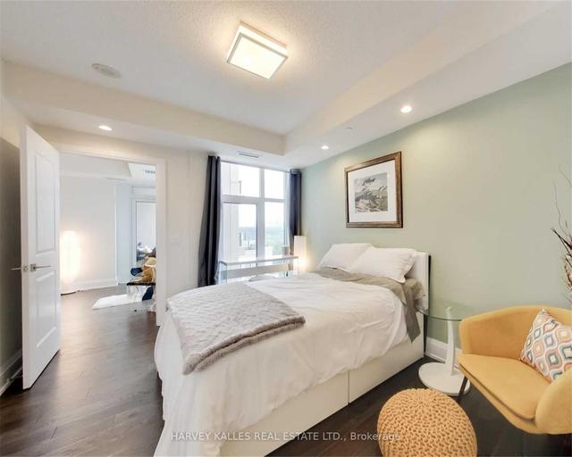 1030 - 1 Old Mill Dr, Condo with 2 bedrooms, 2 bathrooms and 1 parking in Toronto ON | Image 5
