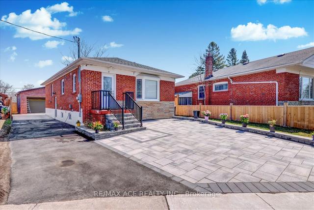 31 Benlight Cres, House detached with 3 bedrooms, 4 bathrooms and 6 parking in Toronto ON | Image 34