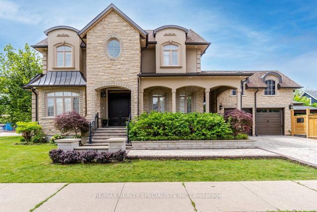 523 Brookside Dr, House detached with 4 bedrooms, 5 bathrooms and 4 parking in Oakville ON | Image 1