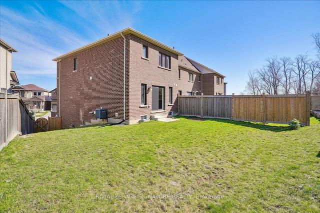 122 Crafter Cres, House attached with 3 bedrooms, 3 bathrooms and 2 parking in Hamilton ON | Image 12