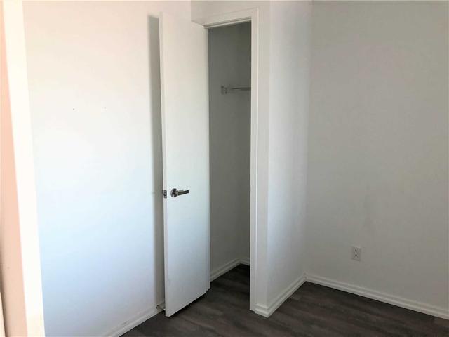 3203 - 197 Yonge St, Condo with 1 bedrooms, 1 bathrooms and 0 parking in Toronto ON | Image 2