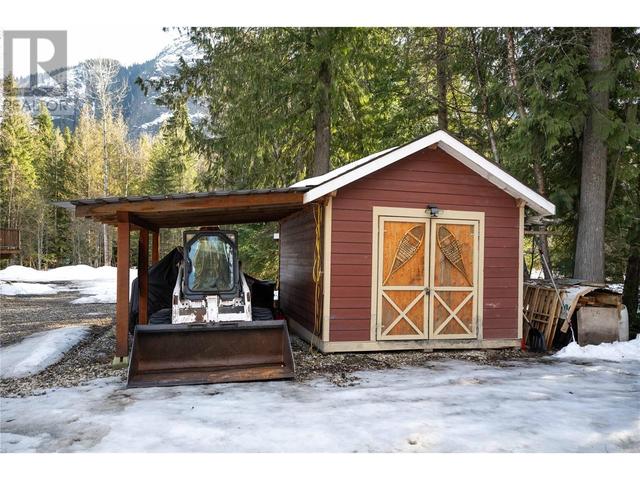 3299 Loschinski Road, House detached with 6 bedrooms, 3 bathrooms and null parking in Columbia Shuswap B BC | Image 51