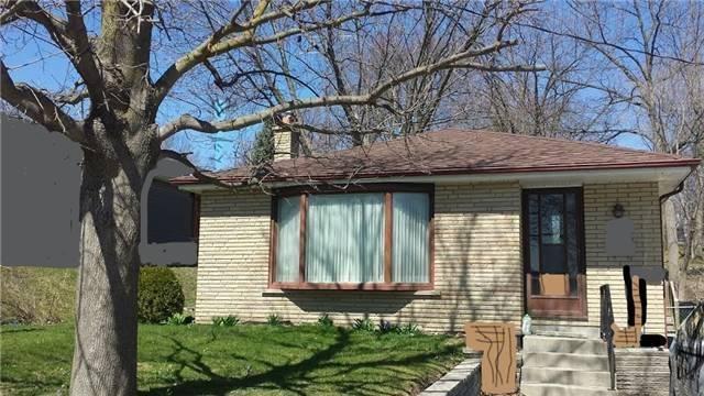 351 Penn Ave, House detached with 3 bedrooms, 2 bathrooms and 2 parking in Newmarket ON | Image 1