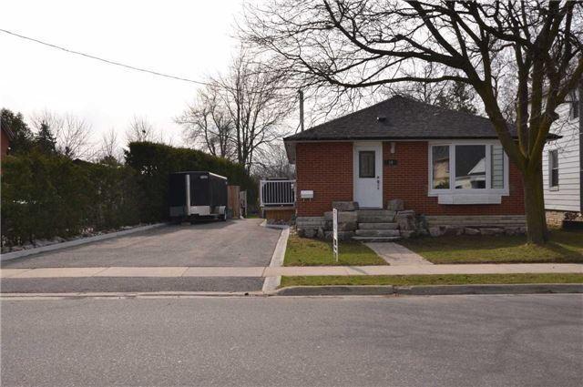 29 English St, House detached with 3 bedrooms, 2 bathrooms and 1 parking in Brampton ON | Image 1