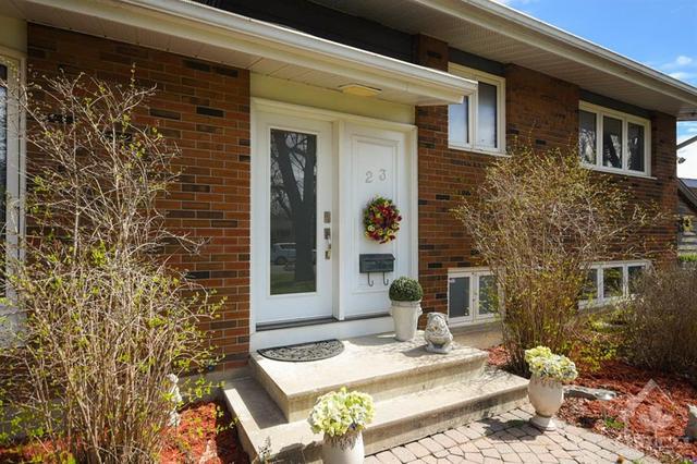 23 Beaverton Avenue, House detached with 5 bedrooms, 3 bathrooms and 5 parking in Ottawa ON | Image 2