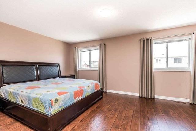 7120 Magistrate Terr, House semidetached with 3 bedrooms, 3 bathrooms and 5 parking in Mississauga ON | Image 15