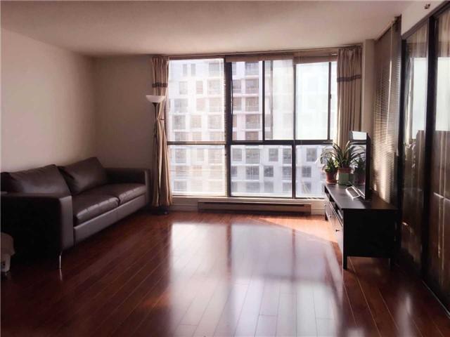 704 - 188 Spadina Ave, Condo with 2 bedrooms, 2 bathrooms and 1 parking in Toronto ON | Image 3