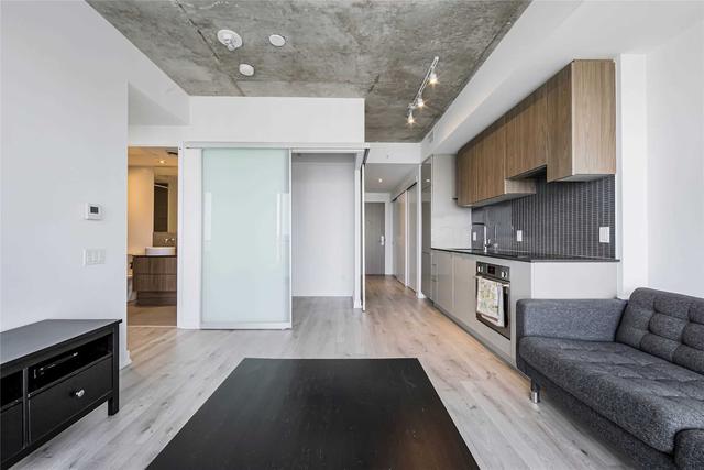 3901 - 161 Roehampton Ave, Condo with 1 bedrooms, 1 bathrooms and 0 parking in Toronto ON | Image 2