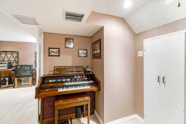 52 Wickstead Crt, Townhouse with 2 bedrooms, 3 bathrooms and 1 parking in Brampton ON | Image 28