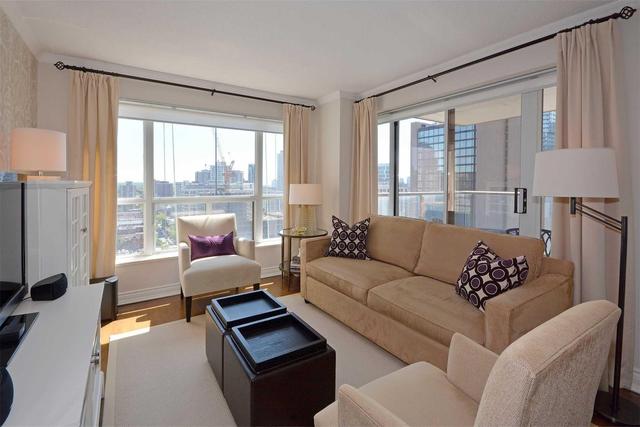 2007 - 909 Bay St, Condo with 2 bedrooms, 2 bathrooms and 1 parking in Toronto ON | Image 2