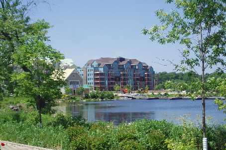 404 - 130 Steamship Bay Rd, Condo with 2 bedrooms, 2 bathrooms and 1 parking in Gravenhurst ON | Image 1