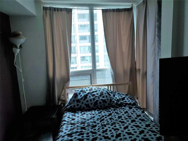 505 - 12 Yonge St, Condo with 2 bedrooms, 2 bathrooms and 1 parking in Toronto ON | Image 11