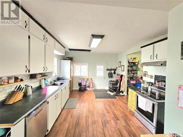 464 1st Avenue E, House detached with 4 bedrooms, 2 bathrooms and null parking in Melville SK | Image 3