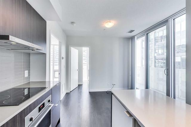 1810 - 100 Harbour St, Condo with 3 bedrooms, 2 bathrooms and 1 parking in Toronto ON | Image 5