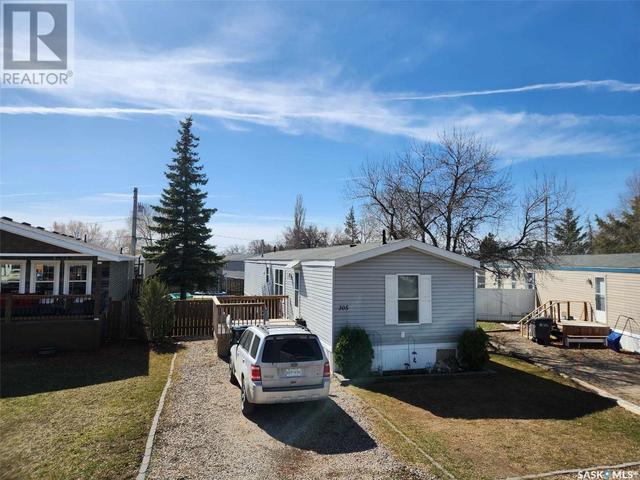 305 5th Avenue, Home with 3 bedrooms, 2 bathrooms and null parking in Caronport SK | Image 28