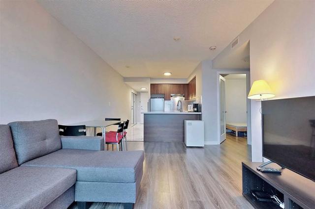 2602 - 36 Lee Centre Dr, Condo with 2 bedrooms, 1 bathrooms and 1 parking in Toronto ON | Image 4