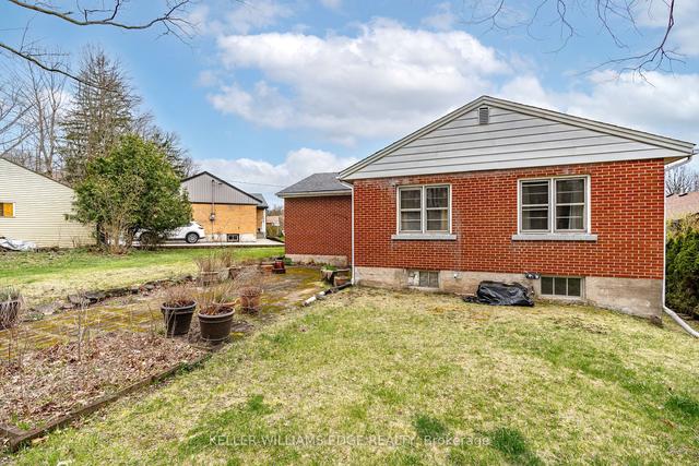 52 Kemp Dr, House detached with 3 bedrooms, 1 bathrooms and 4 parking in Hamilton ON | Image 25