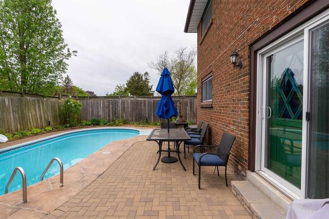 985 Hawthorne Crt, House detached with 2 bedrooms, 2 bathrooms and 5 parking in Oshawa ON | Image 29