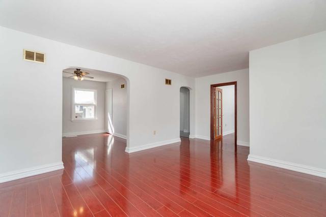 11 Wilson Ave, House detached with 3 bedrooms, 2 bathrooms and 2 parking in Brampton ON | Image 4