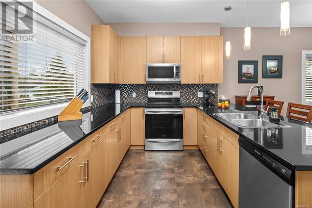 1 - 934 Craigflower Rd, House attached with 3 bedrooms, 3 bathrooms and 2 parking in Esquimalt BC | Image 13