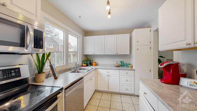 338 Stowe Court, Townhouse with 3 bedrooms, 2 bathrooms and 1 parking in Ottawa ON | Image 10